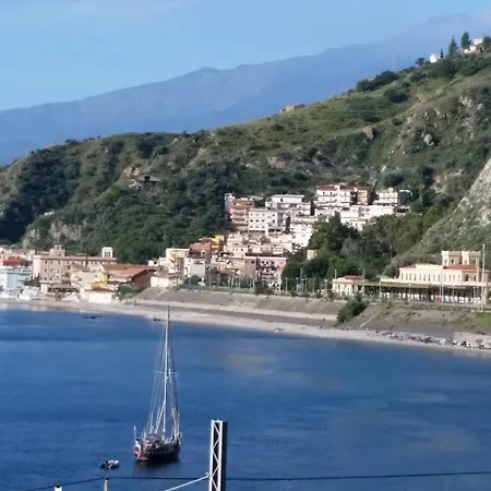 Holiday Апартаменты *